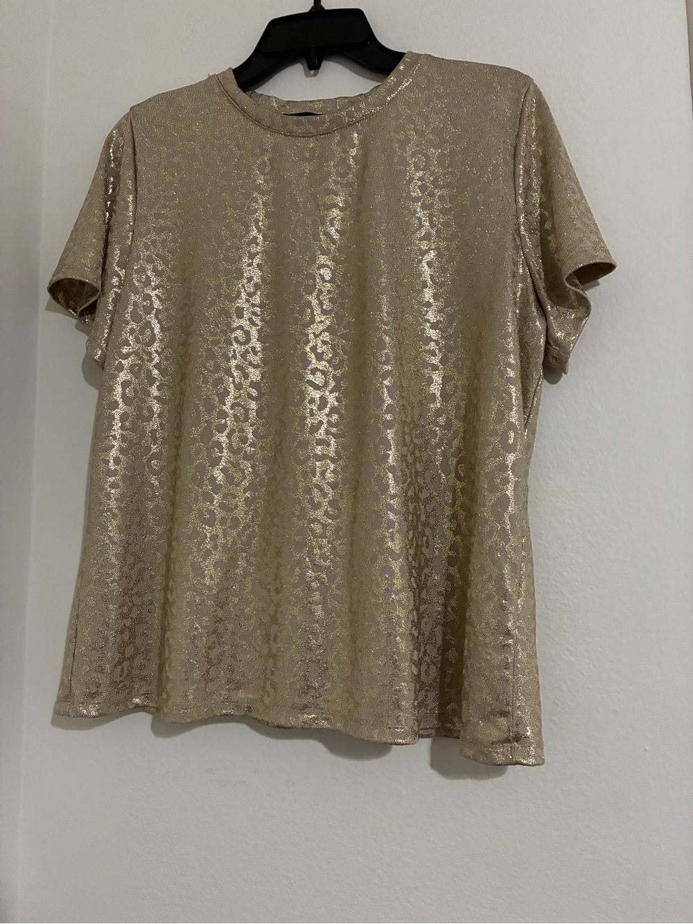 Women's Shimmer Leopard-Texture Short Sleeve Top - Gold